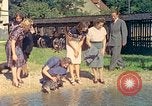 Standbild Eva Braun die Familie Deutschland, 1940, aus Sekunde 21 historischem Filmmaterial Videoclip 65675077837