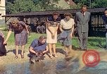 Standbild Eva Braun die Familie Deutschland, 1940, aus Sekunde 23 historischem Filmmaterial Videoclip 65675077837