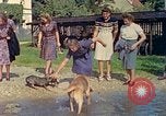 Standbild Eva Braun die Familie Deutschland, 1940, aus Sekunde 27 historischem Filmmaterial Videoclip 65675077837