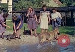 Standbild Eva Braun die Familie Deutschland, 1940, aus Sekunde 29 historischem Filmmaterial Videoclip 65675077837