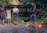 Standbild Eva Braun die Familie Deutschland, 1940, aus Sekunde 31 historischem Filmmaterial Videoclip 65675077837