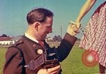 Standbild Eva Braun die Familie Deutschland, 1940, aus Sekunde 16 historischem Filmmaterial Videoclip 65675077838