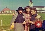 Standbild Eva Braun die Familie Deutschland, 1940, aus Sekunde 25 historischem Filmmaterial Videoclip 65675077838