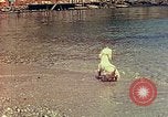 Standbild Eva Braun im Urlaub in Paraggi in der Nähe von Portofino Ligurien Italien, 1938, aus Sekunde 55 historischem Filmmaterial Videoclip 65675077856