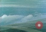 Standbild Eva Braun und Familienangehörigen fliegen in FW 200 Condor Flugzeug Berchtesgaden Deutschland, 1940, aus Sekunde 24 historischem Filmmaterial Videoclip 65675077858