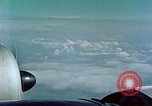 Standbild Eva Braun und Familienangehörigen fliegen in FW 200 Condor Flugzeug Berchtesgaden Deutschland, 1940, aus Sekunde 32 historischem Filmmaterial Videoclip 65675077858