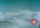 Standbild Eva Braun und Familienangehörigen fliegen in FW 200 Condor Flugzeug Berchtesgaden Deutschland, 1940, aus Sekunde 58 historischem Filmmaterial Videoclip 65675077858