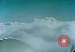Standbild Eva Braun und Familienangehörigen fliegen in FW 200 Condor Flugzeug Berchtesgaden Deutschland, 1940, aus Sekunde 59 historischem Filmmaterial Videoclip 65675077858