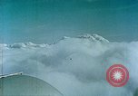 Standbild Eva Braun und Familienangehörigen fliegen in FW 200 Condor Flugzeug Berchtesgaden Deutschland, 1940, aus Sekunde 60 historischem Filmmaterial Videoclip 65675077858