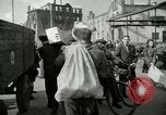 Immagine di Civili tedesco Germania, 1945, secondo 20 filmato di repertorio 65675077882