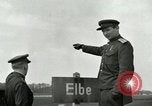 Immagine di East meets West Torgau Germania, 1945, secondo 49 filmato di repertorio 65675077884