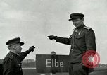 Immagine di East meets West Torgau Germania, 1945, secondo 51 filmato di repertorio 65675077884