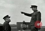 Immagine di East meets West Torgau Germania, 1945, secondo 55 filmato di repertorio 65675077884