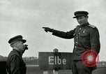 Immagine di East meets West Torgau Germania, 1945, secondo 56 filmato di repertorio 65675077884