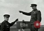 Immagine di East meets West Torgau Germania, 1945, secondo 57 filmato di repertorio 65675077884