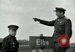 Immagine di East meets West Torgau Germania, 1945, secondo 59 filmato di repertorio 65675077884