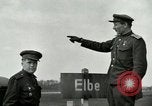 Immagine di East meets West Torgau Germania, 1945, secondo 61 filmato di repertorio 65675077884