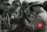 Image Les soldats allemands se rendre à Tangermunde Allemagne Tangermunde, 1945, de la seconde 4 séquences d'archives historiques vidéo 65675077889