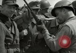 Image Les soldats allemands se rendre à Tangermunde Allemagne Tangermunde, 1945, de la seconde 5 séquences d'archives historiques vidéo 65675077889