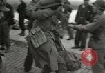 Image Les soldats allemands se rendre à Tangermunde Allemagne Tangermunde, 1945, de la seconde 36 séquences d'archives historiques vidéo 65675077889