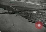 Image Pont endommagé à Tangermunde Allemagne Allemagne Tangermunde, 1945, de la seconde 18 séquences d'archives historiques vidéo 65675077890