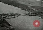 Image Pont endommagé à Tangermunde Allemagne Allemagne Tangermunde, 1945, de la seconde 23 séquences d'archives historiques vidéo 65675077890