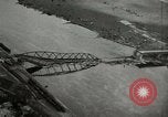 Image Pont endommagé à Tangermunde Allemagne Allemagne Tangermunde, 1945, de la seconde 25 séquences d'archives historiques vidéo 65675077890