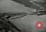 Image Pont endommagé à Tangermunde Allemagne Allemagne Tangermunde, 1945, de la seconde 27 séquences d'archives historiques vidéo 65675077890
