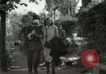 Image Soldats allemands et des civils franchissent la rivière Elbe après abandon de l'Allemagne en Seconde Guerre Mondiale Allemagne Tangermunde, 1945, de la seconde 44 séquences d'archives historiques vidéo 65675077891
