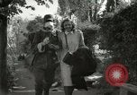 Image Soldats allemands et des civils franchissent la rivière Elbe après abandon de l'Allemagne en Seconde Guerre Mondiale Allemagne Tangermunde, 1945, de la seconde 45 séquences d'archives historiques vidéo 65675077891