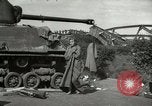 Image Soldats allemands et des civils franchissent la rivière Elbe après abandon de l'Allemagne en Seconde Guerre Mondiale Allemagne Tangermunde, 1945, de la seconde 54 séquences d'archives historiques vidéo 65675077891