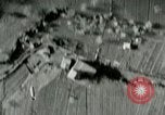 Standbild Bombenabwürfe Attigliano Italien, 1944, aus Sekunde 11 historischem Filmmaterial Videoclip 65675077897