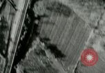 Standbild Bombenabwürfe Attigliano Italien, 1944, aus Sekunde 13 historischem Filmmaterial Videoclip 65675077897