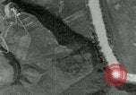Standbild Bombenabwürfe Attigliano Italien, 1944, aus Sekunde 27 historischem Filmmaterial Videoclip 65675077897