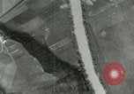 Standbild Bombenabwürfe Attigliano Italien, 1944, aus Sekunde 28 historischem Filmmaterial Videoclip 65675077897