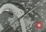 Standbild Bombenabwürfe Attigliano Italien, 1944, aus Sekunde 32 historischem Filmmaterial Videoclip 65675077897