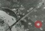Standbild Bombenabwürfe Attigliano Italien, 1944, aus Sekunde 35 historischem Filmmaterial Videoclip 65675077897