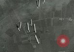 Standbild Bombenabwürfe Orleans Frankreich, 1944, aus Sekunde 17 historischem Filmmaterial Videoclip 65675077898