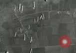 Standbild Bombenabwürfe Orleans Frankreich, 1944, aus Sekunde 18 historischem Filmmaterial Videoclip 65675077898