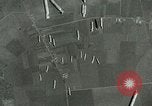 Standbild Bombenabwürfe Orleans Frankreich, 1944, aus Sekunde 19 historischem Filmmaterial Videoclip 65675077898