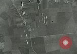 Standbild Bombenabwürfe Orleans Frankreich, 1944, aus Sekunde 21 historischem Filmmaterial Videoclip 65675077898