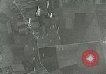 Standbild Bombenabwürfe Orleans Frankreich, 1944, aus Sekunde 22 historischem Filmmaterial Videoclip 65675077898