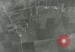 Standbild Bombenabwürfe Orleans Frankreich, 1944, aus Sekunde 26 historischem Filmmaterial Videoclip 65675077898