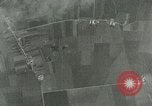 Standbild Bombenabwürfe Orleans Frankreich, 1944, aus Sekunde 30 historischem Filmmaterial Videoclip 65675077898