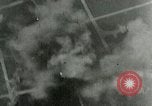 Standbild Bombenabwürfe Orleans Frankreich, 1944, aus Sekunde 46 historischem Filmmaterial Videoclip 65675077898