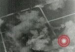 Standbild Bombenabwürfe Orleans Frankreich, 1944, aus Sekunde 47 historischem Filmmaterial Videoclip 65675077898