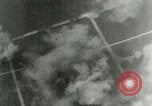 Standbild Bombenabwürfe Orleans Frankreich, 1944, aus Sekunde 48 historischem Filmmaterial Videoclip 65675077898