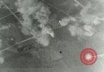 Standbild Bombenabwürfe Orleans Frankreich, 1944, aus Sekunde 56 historischem Filmmaterial Videoclip 65675077898
