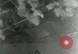 Standbild Bombenabwürfe Orleans Frankreich, 1944, aus Sekunde 61 historischem Filmmaterial Videoclip 65675077898