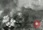 Standbild Bombardierung einen Flugplatz ORLY FRANKREICH, 1944, aus Sekunde 31 historischem Filmmaterial Videoclip 65675077899